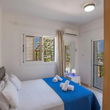 Jason Villa Protaras